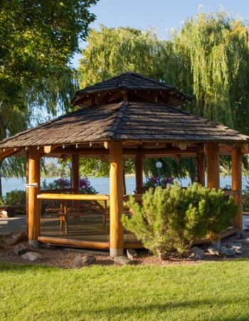 The Lakeside Resort